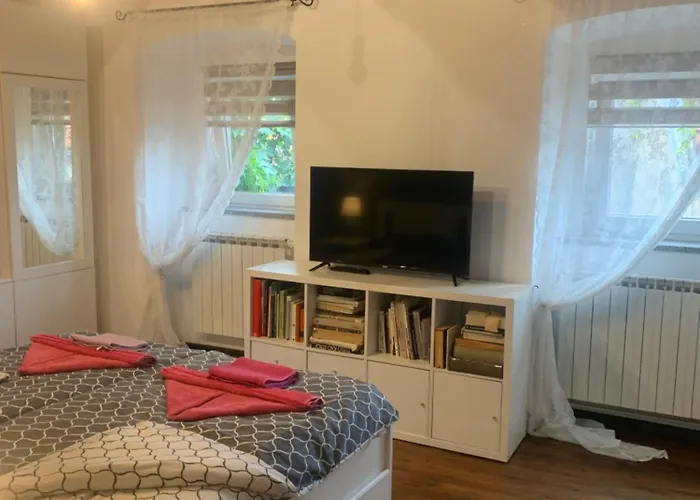 Amazing,full Privacy With Swimming Pool L & Hot Tub